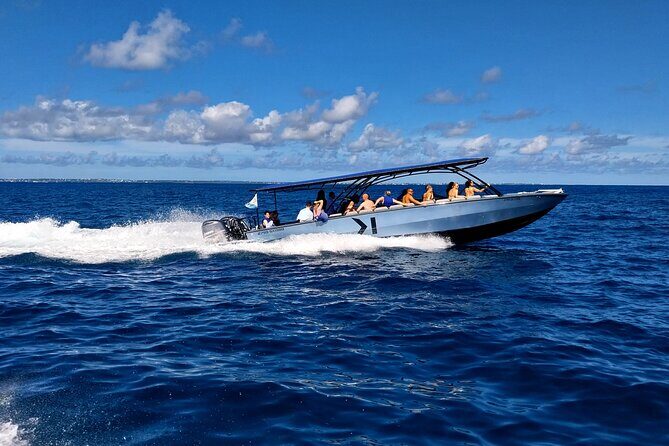 Cristal Speed boat, Snorkeling, Beach Tour & Lunch St Maarten - Onboard: how the Cristal crew keeps the day moving