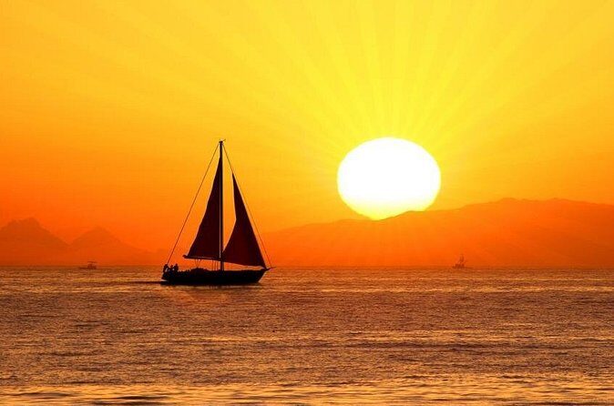 Sunset Champagne Cruise in St. Maarten - Unlimited Champagne and Snacks: Great Perk, But Know the Pace